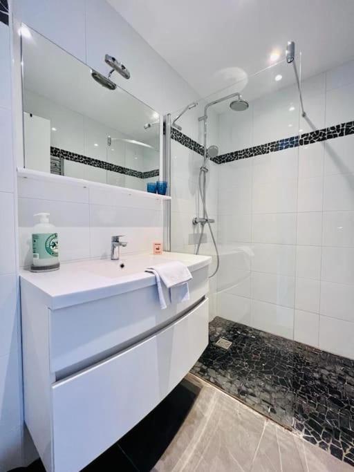 Le Pinede - Apt 4 Prs- Parking - Clim - 500M Plages Antibes Exterior foto